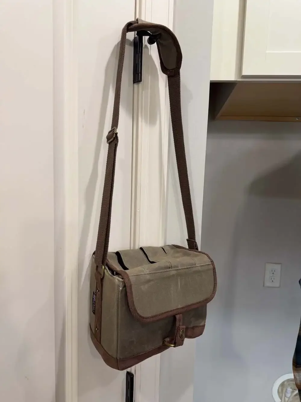 Legacy by Picnic Time Canvas Beer Growler Carrier Bag